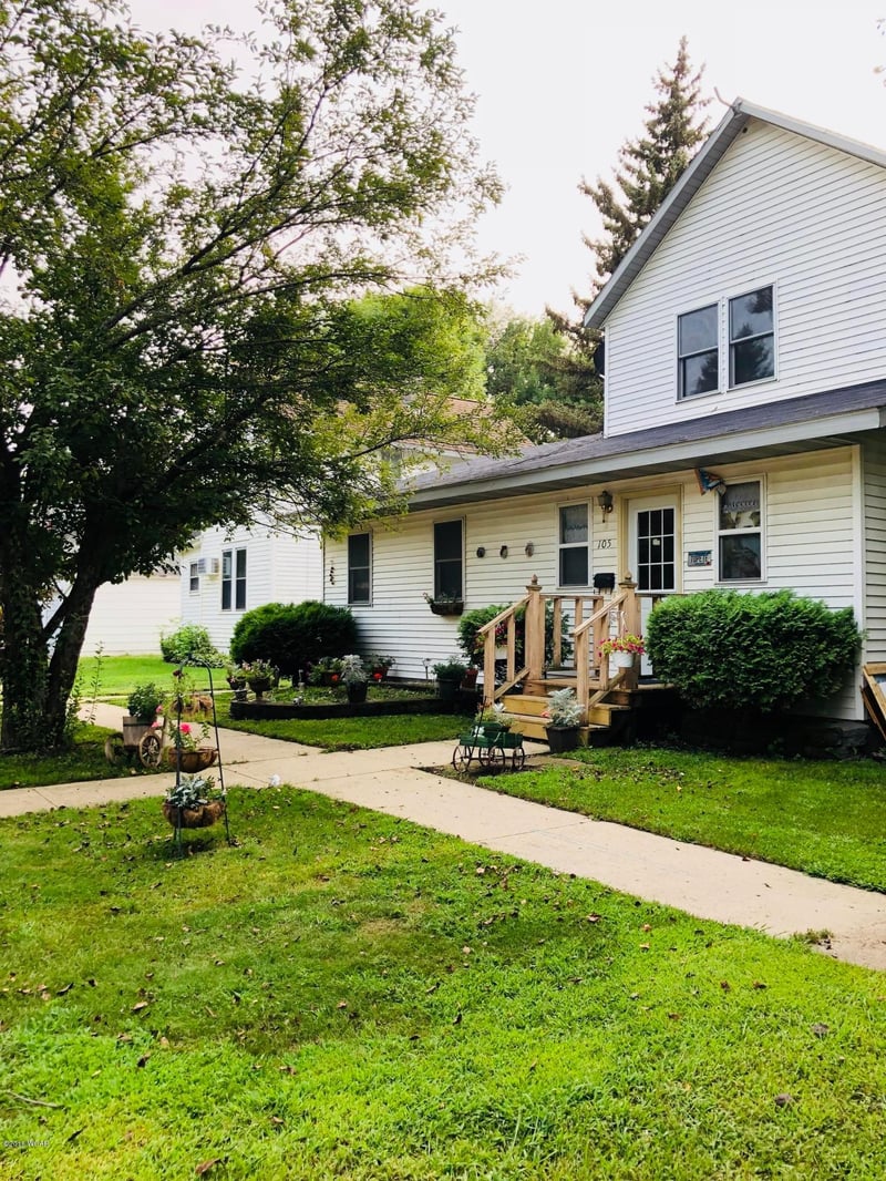 105 N Grove St, Okabena, MN 56161
