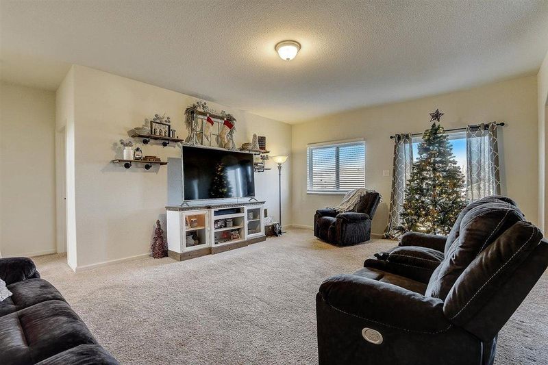 1100 Foede Cir, Montrose, MN 55363