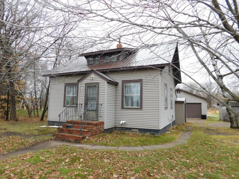 109 Cherry Ave N, Braham, MN 55006