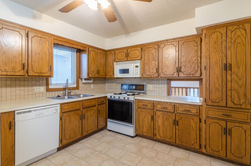 410 105th Ave NW, Coon Rapids, MN 55448
