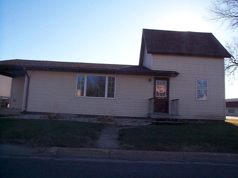 322 8th Ave, Madison, MN 56256