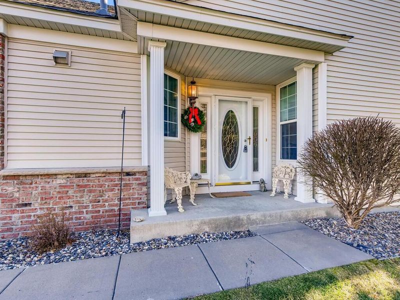 10771 Thone Rd, Woodbury, MN 55129