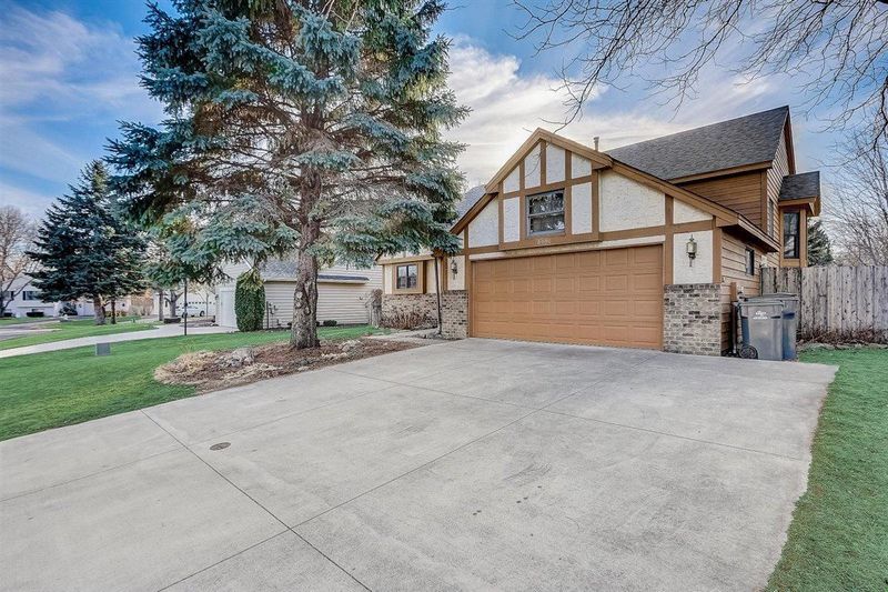 8091 Hidden Cir, Chanhassen, MN 55317