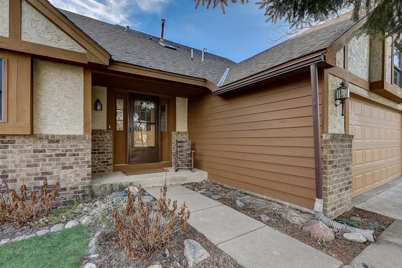 8091 Hidden Cir, Chanhassen, MN 55317