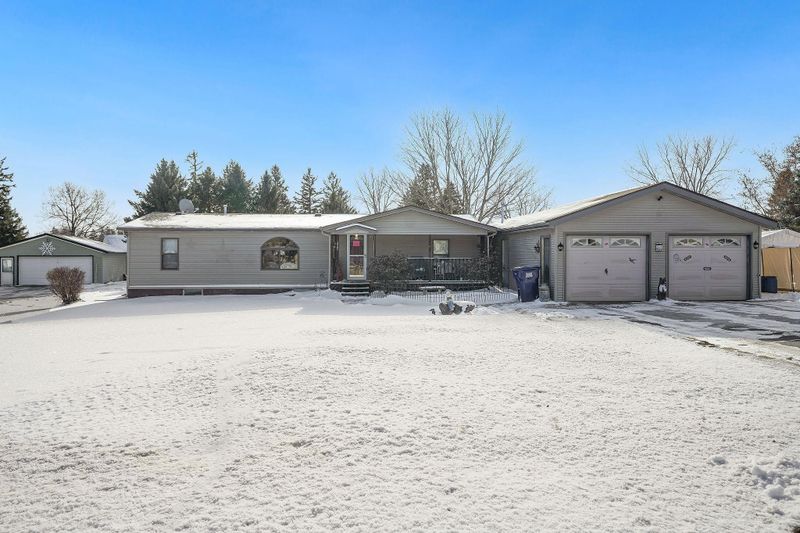 225 Trondheim Rd, Kenyon, MN 55946