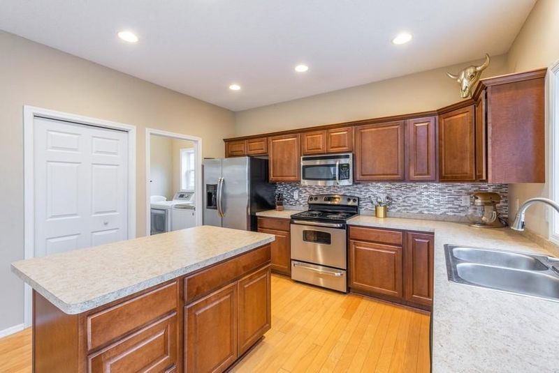 9360 Tyne Ln, Inver Grove Heights, MN 55077