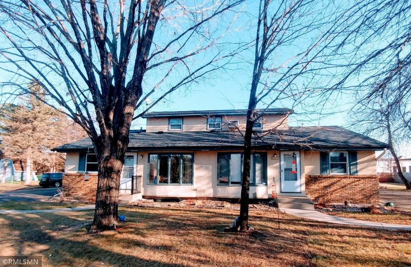 321 Queenan Ave S, Lakeland, MN 55043