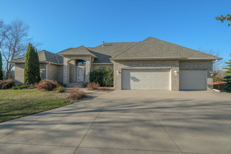 16230 49th Pl N, Plymouth, MN 55446