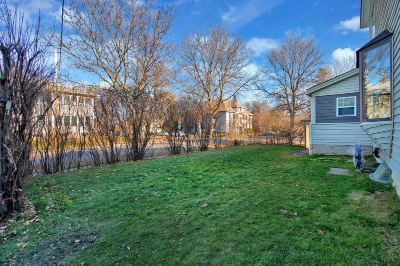 403 Stryker Ave, Saint Paul, MN 55107