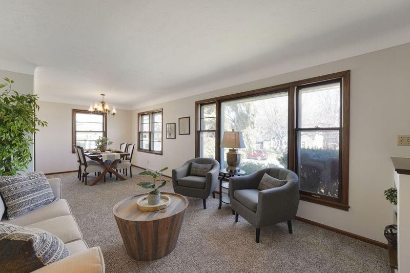 1302 Kendon Ln, Mendota Heights, MN 55120