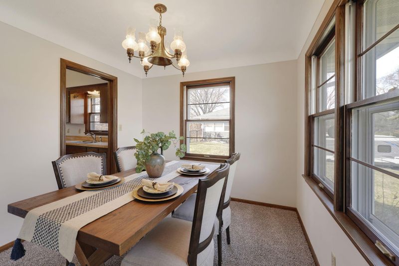 1302 Kendon Ln, Mendota Heights, MN 55120