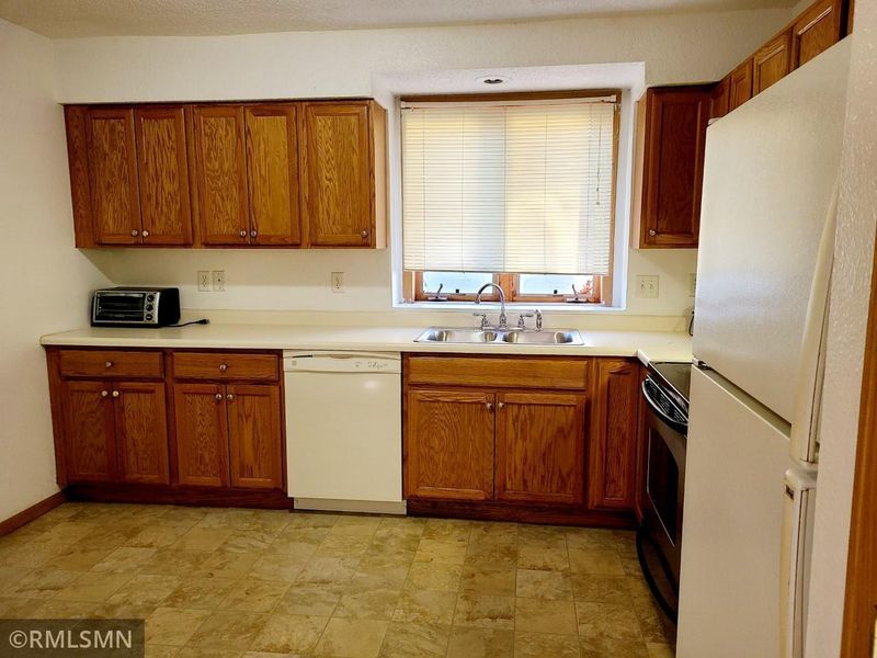 311 S 8th St, Henderson, MN 56044