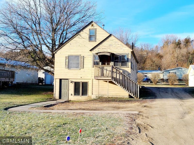 311 S 8th St, Henderson, MN 56044
