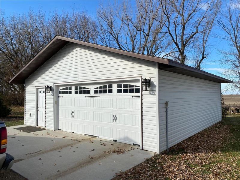 301 Amy Ave, Round Lake, MN 56167