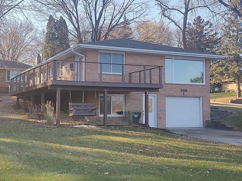 246 Cedar Ave NW, Hutchinson, MN 55350