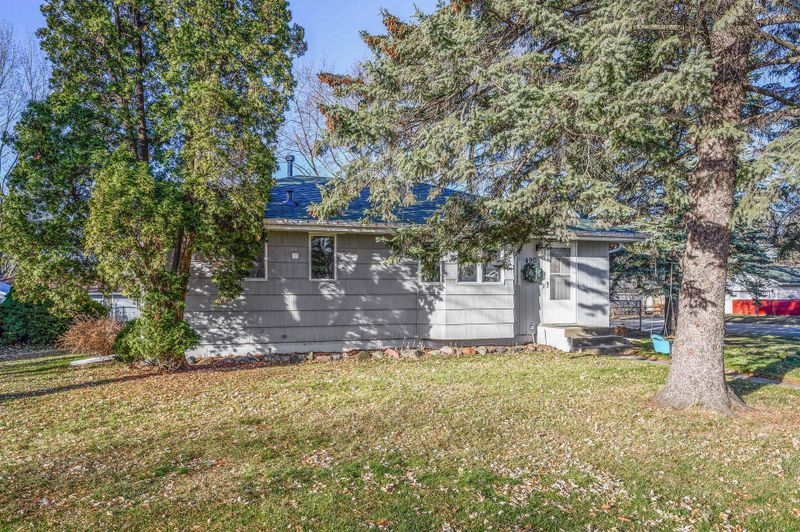 490 10th Ave NW, New Brighton, MN 55112