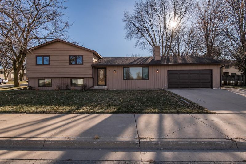 298 6th St SE, Stewartville, MN 55976