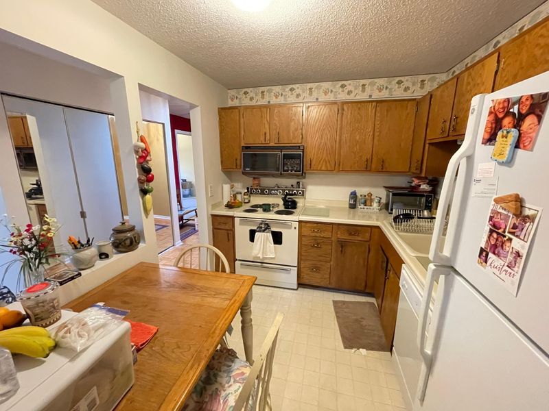 5607 Green Circle Dr #301, Minnetonka, MN 55343