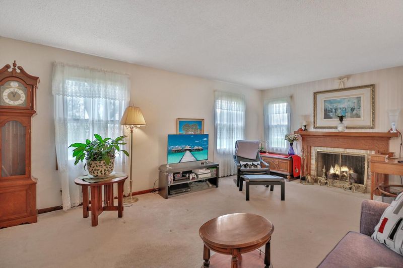 10709 Brunswick Cir, Bloomington, MN 55438