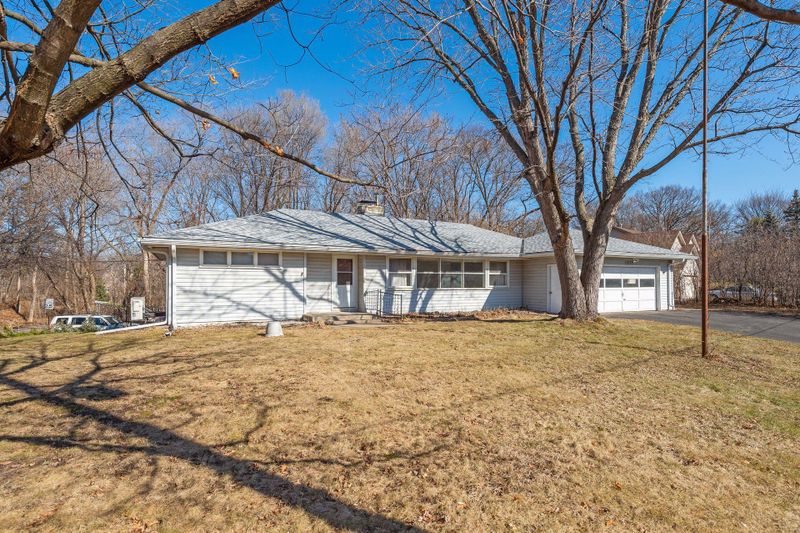 15124 Highwood Dr, Minnetonka, MN 55345