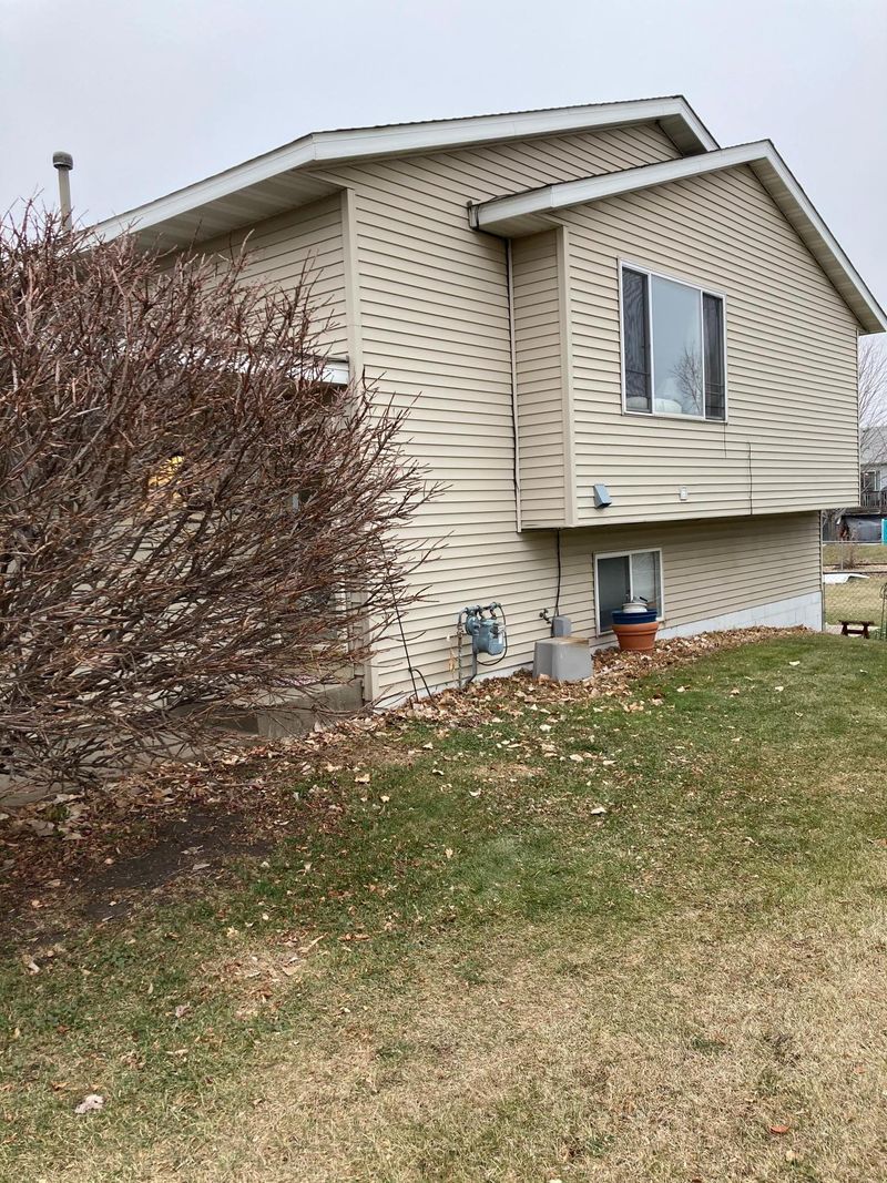1405 Mcintosh Cir, Shakopee, MN 55379
