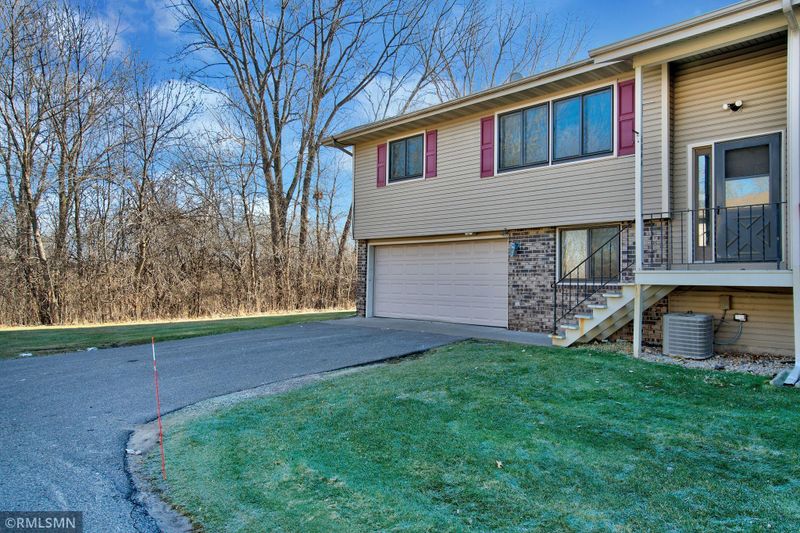 6844 Sandlewood Rd, Columbus, MN 55125