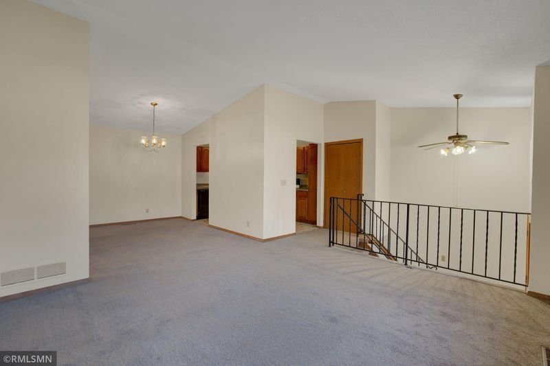 6844 Sandlewood Rd, Columbus, MN 55125