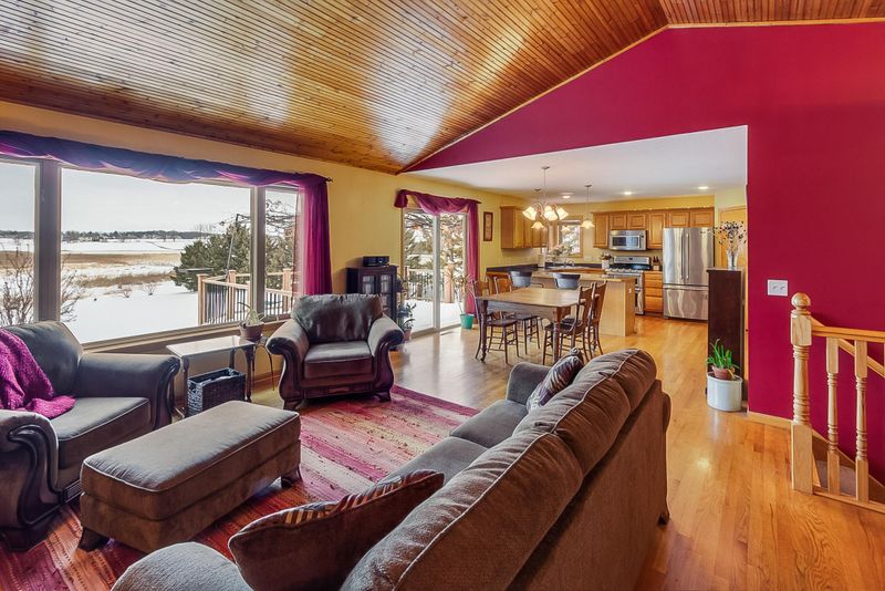 517 Deer Trl, Montgomery, MN 56069