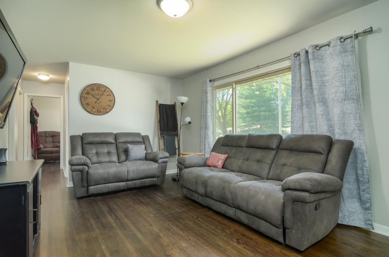 151 Mount Vernon Ave, Maplewood, MN 55117