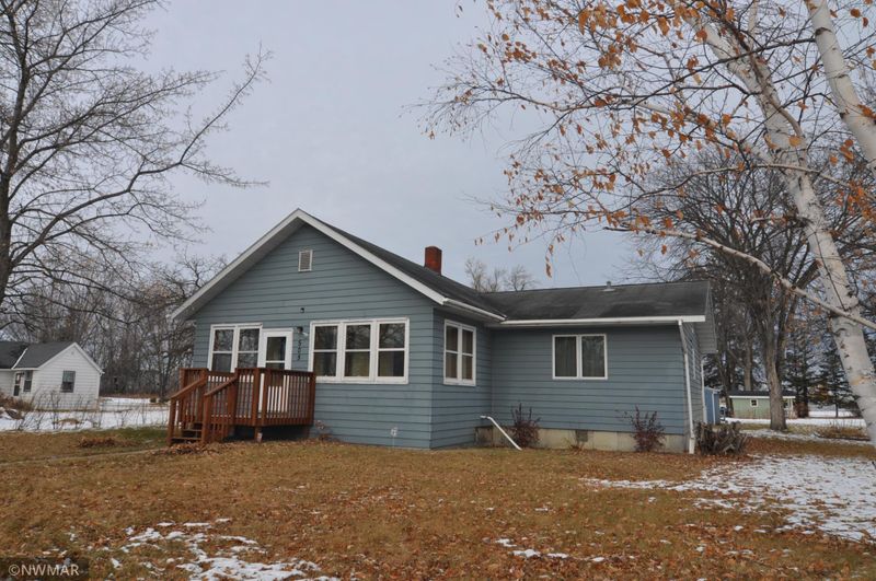 505 Lake St NW, Warroad, MN 56763