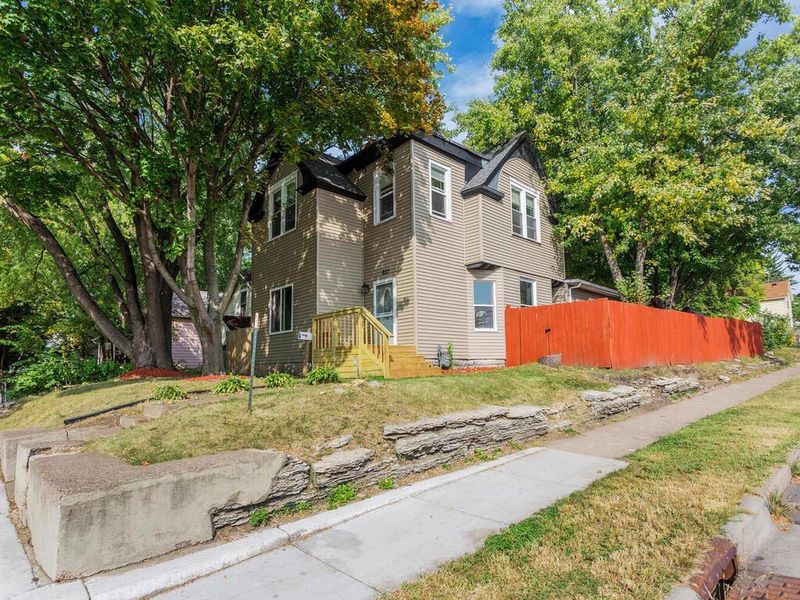 937 York Ave, Saint Paul, MN 55106