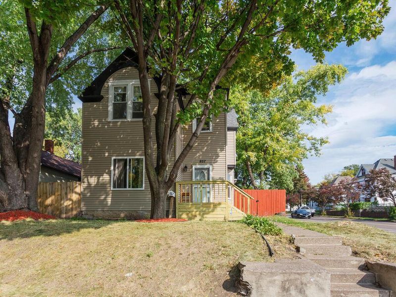 937 York Ave, Saint Paul, MN 55106