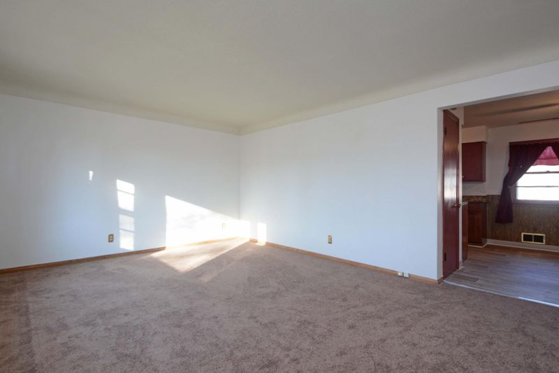 435 Montana Ave E, Saint Paul, MN 55130