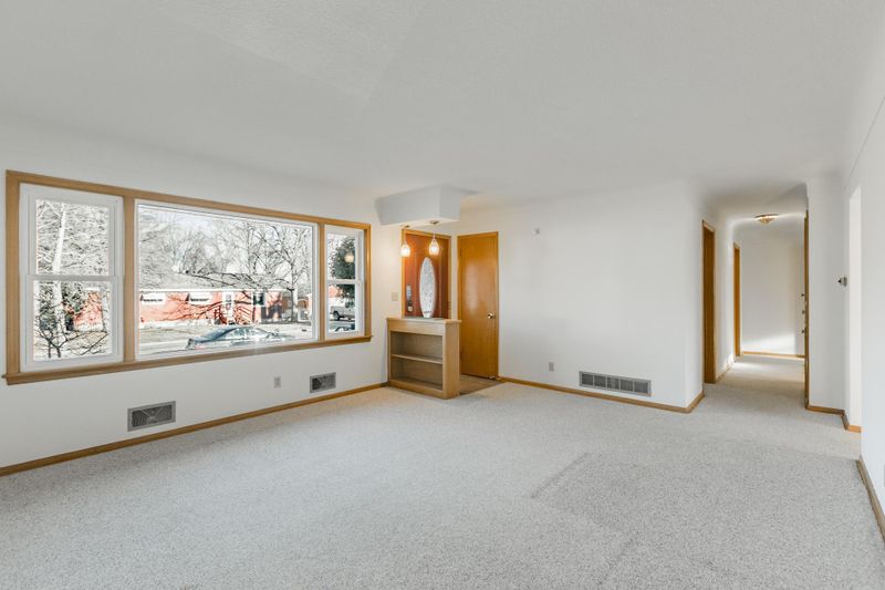 704 Iowa Ave E, Saint Paul, MN 55106