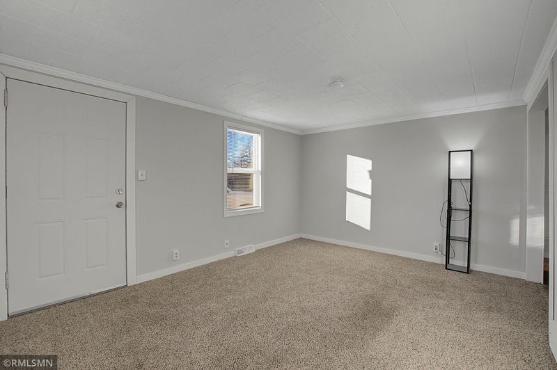 2812 7th Ave, Anoka, MN 55303