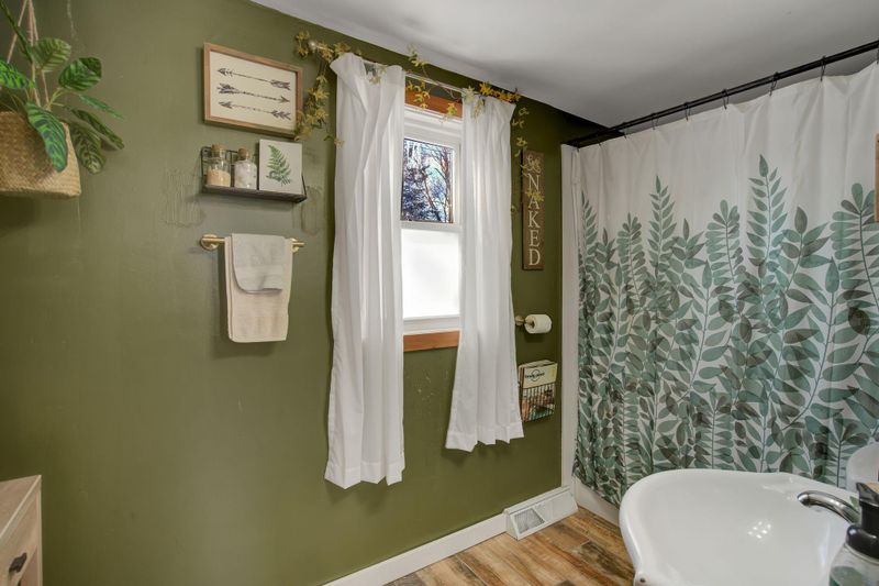 208 1st St NW, Hinckley, MN 55037