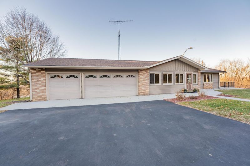 N5607 Pleasant Ridge Ln, Durand, WI 54736