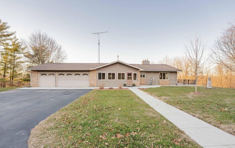 N5607 Pleasant Ridge Ln, Durand, WI 54736
