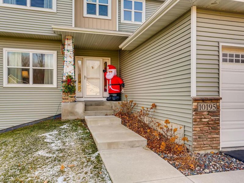 10195 Kaitlin Ave, Hanover, MN 55341