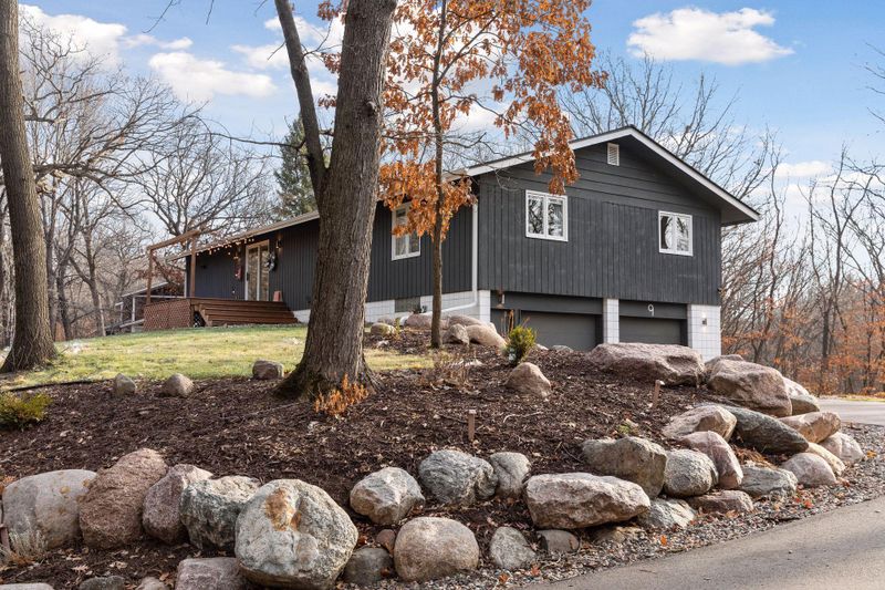 9 Partridge Ln, North Oaks, MN 55127