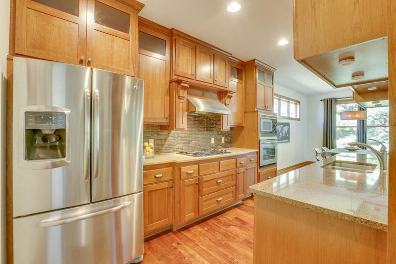 4752 Cumberland St, Shoreview, MN 55126