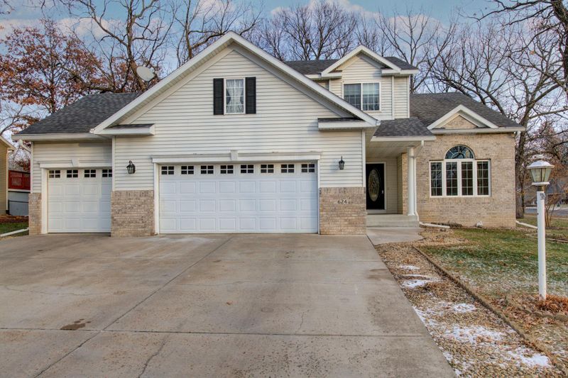 624 Oakwood Dr, Saint Cloud, MN 56304