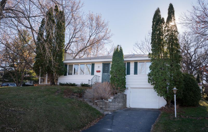 8524 Zenith Rd, Bloomington, MN 55431