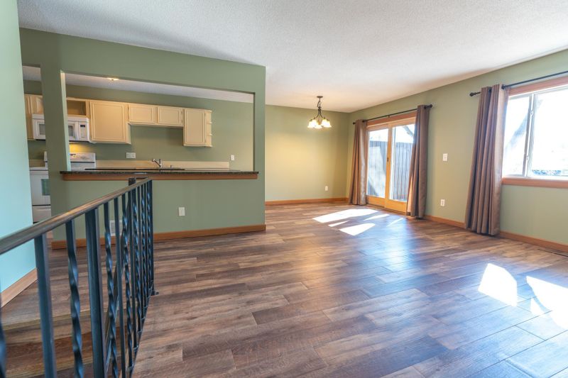 8406 W 97th St, Bloomington, MN 55438