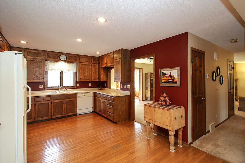 475 Shady Ridge Rd NW, Hutchinson, MN 55350