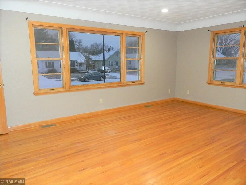 2039 Case Ave E, Saint Paul, MN 55119
