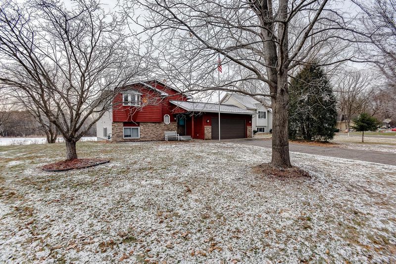 916 118th Ln NW, Coon Rapids, MN 55448