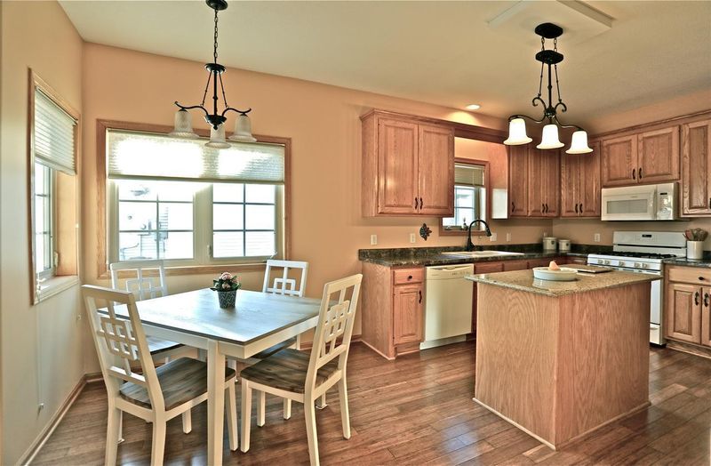 373 Allen Ave, Little Canada, MN 55117