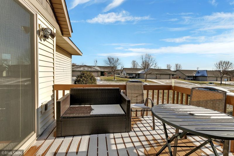 683 West River Dr, New London, MN 56273