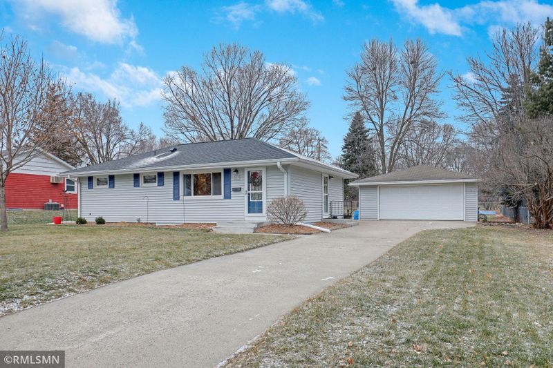 4716 W 111th St, Bloomington, MN 55437
